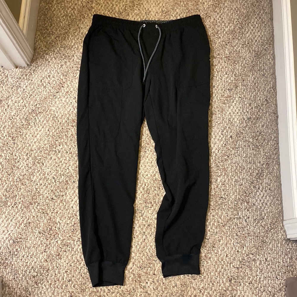Size medium black scrub joggers.